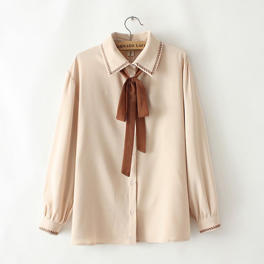 LM+ Embroidered Collar Blouse