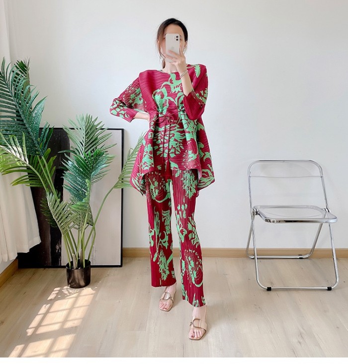 Pleated floral motif blouse and pants set