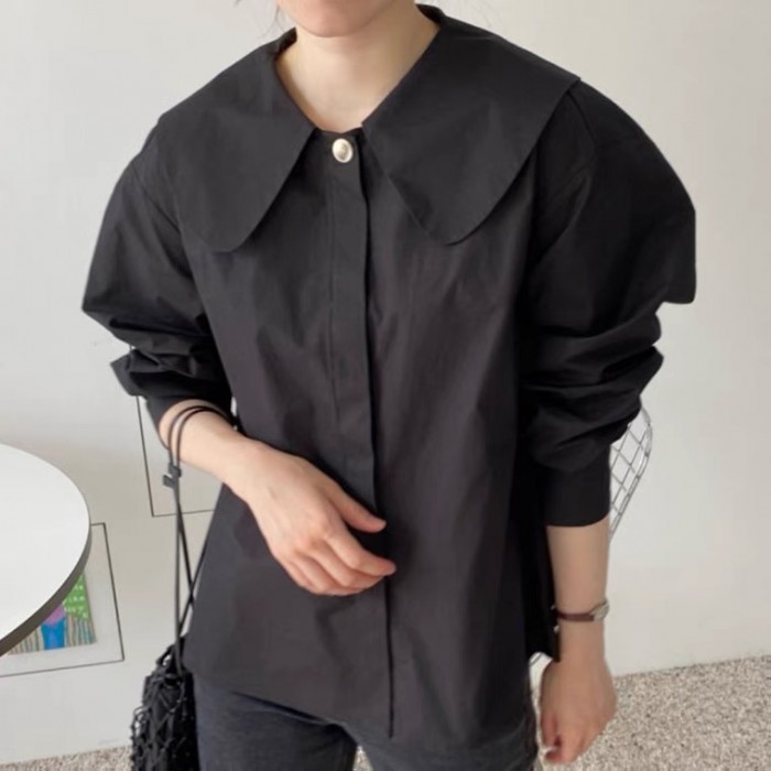 Pan collar blouse with pleated back
