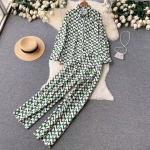 Motif blouse and pants set