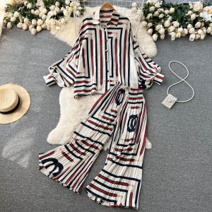 Motif blouse and pants set