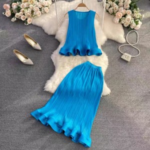 Sleeveless pleated top and skirt set