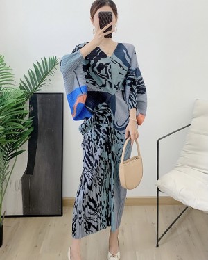 Pleated animal motif dress