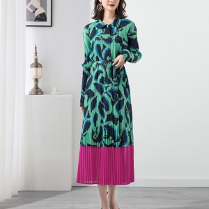Pleated  contrast motif dress