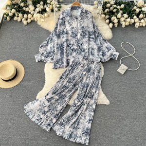 Motif blouse and pants set