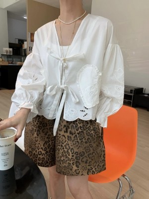 Broderie front-tie outer