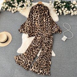Motif blouse and pants set