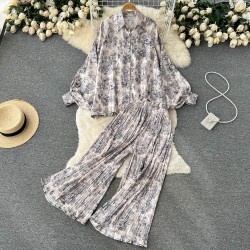 Motif blouse and pants set