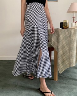 Gingham skirt with split