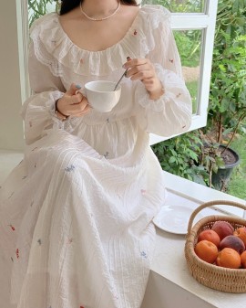 Flower embroidery dress