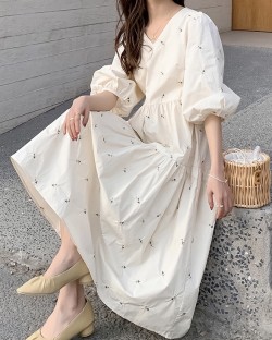Floral embroidery dress