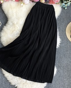 Basic pleated skirt