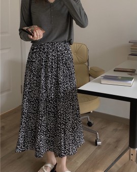 Motif print skirt