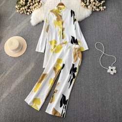 Abstract motif blouse and pants set