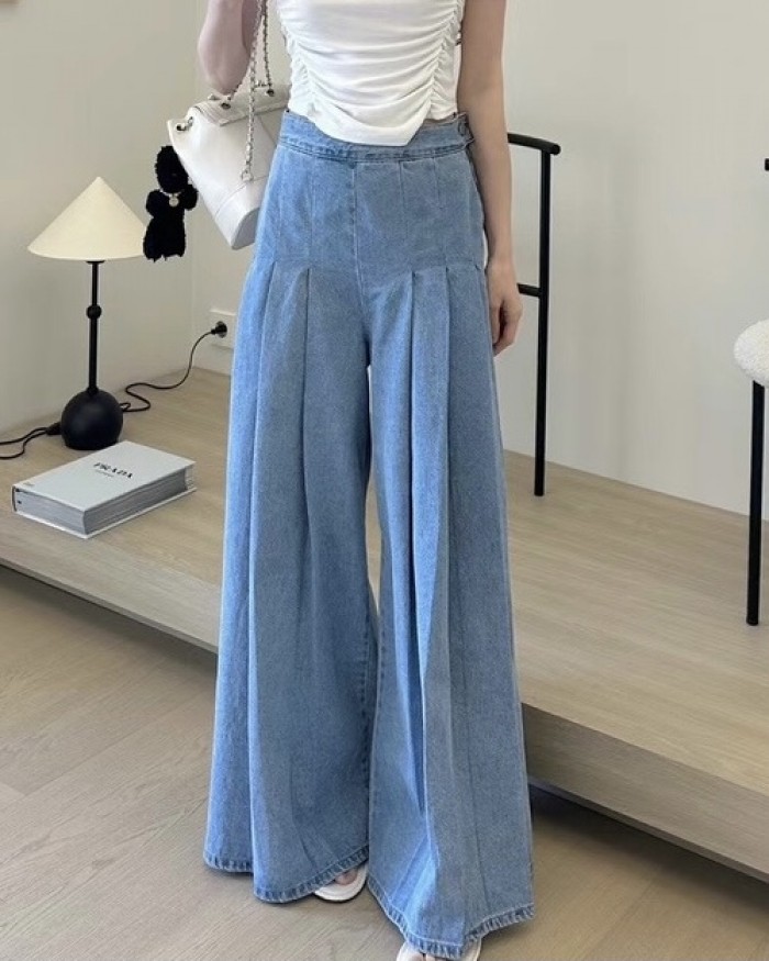 Denim jeans with pleat