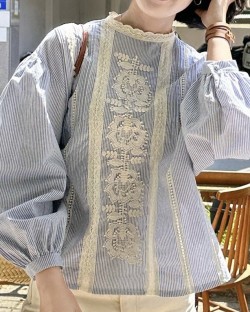 Embroidery stripe blouse