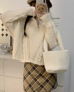 Mockneck knit sweater