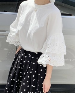 Blouse with flare sleeves
