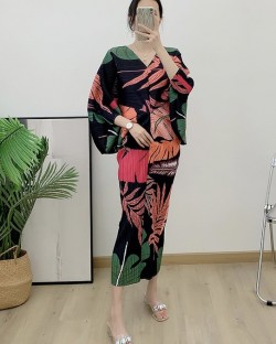 Pleated tropical motif dress