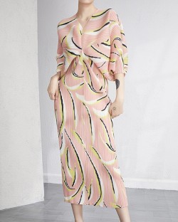 Pleated motif print dress