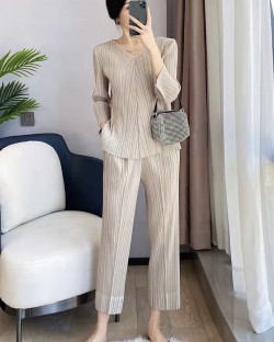 Pleated v-neck blouse and pants set